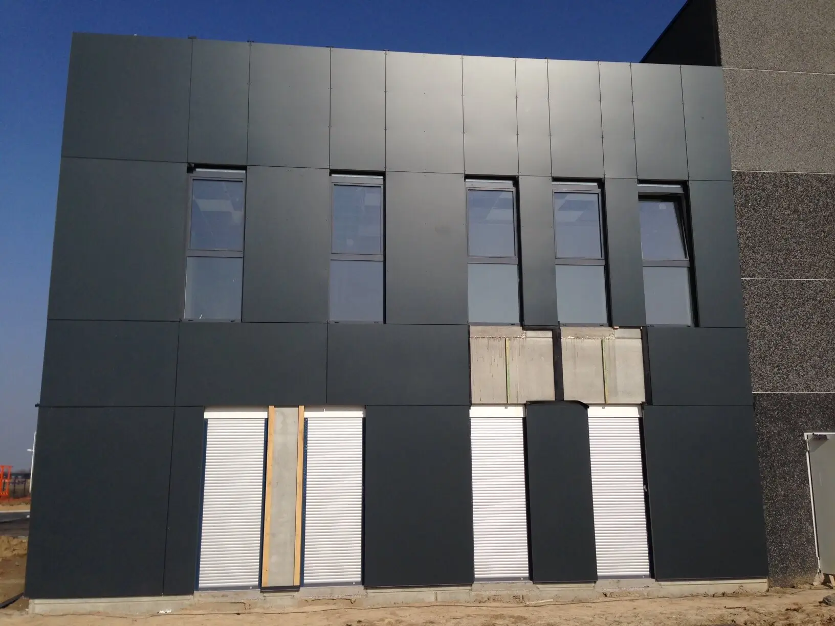 Chantier EurEquip – bardage et couverture Norétanche – photo 8